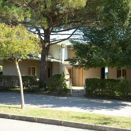 Terraced House In A With A Pool ביביונה