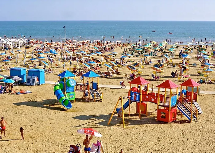 Terraced House In A With A Pool * 比比翁